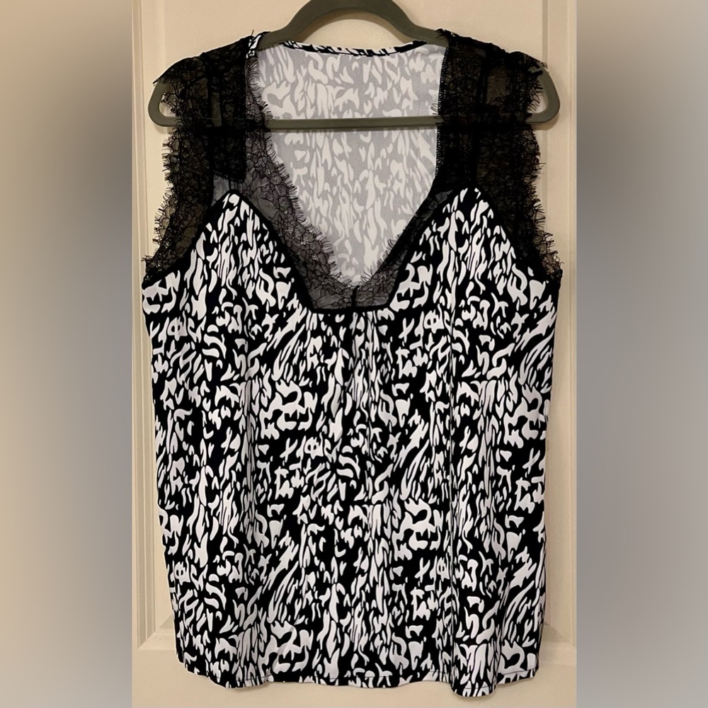 Lace-edge Sleeveless Shirt